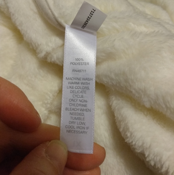 🔴 SALE NWT White Furry Cropped Embossed Pattern Hoodie - Picture 9 of 11